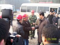 山東省委常委、副省長王軍民到集團公司援建北川人民醫(yī)院工程視察指導(dǎo)工作